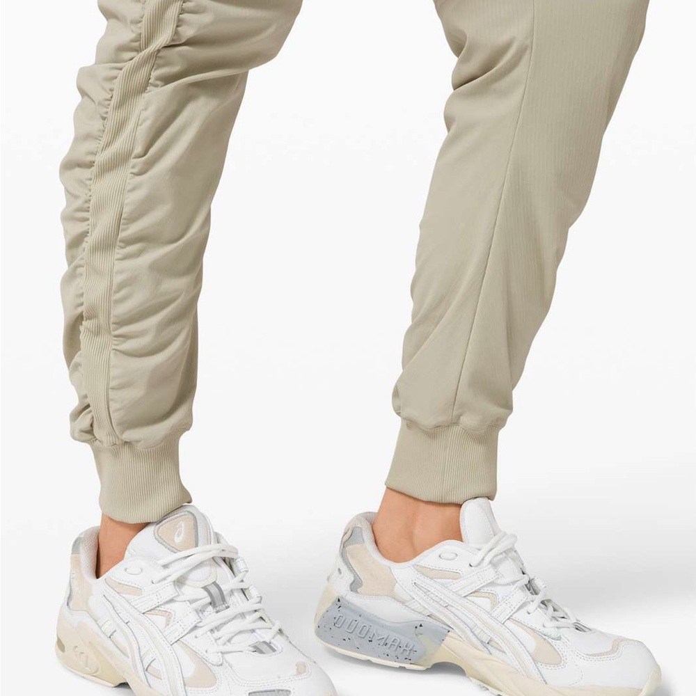 Lululemon joggers - Picture 2 of 4